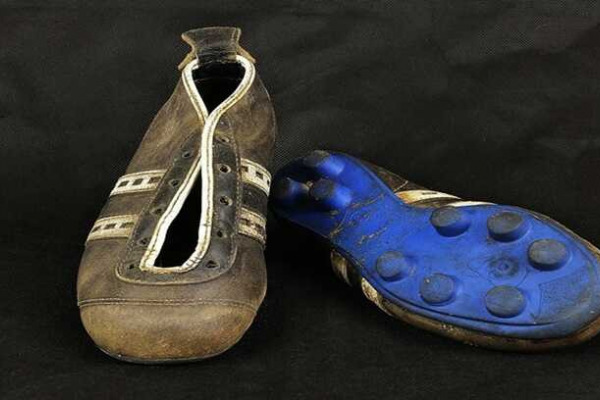 Jakie kupić buty do grania w piłkę nożną/ buty dla piłkarzy