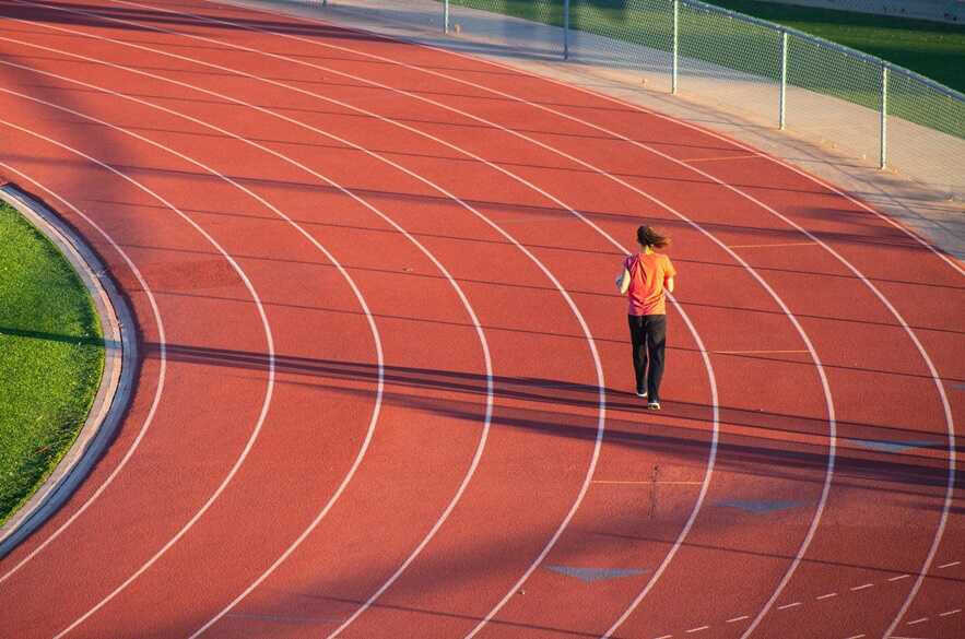 Czym charakteryzuje się obuwie lekkoatletyczne?